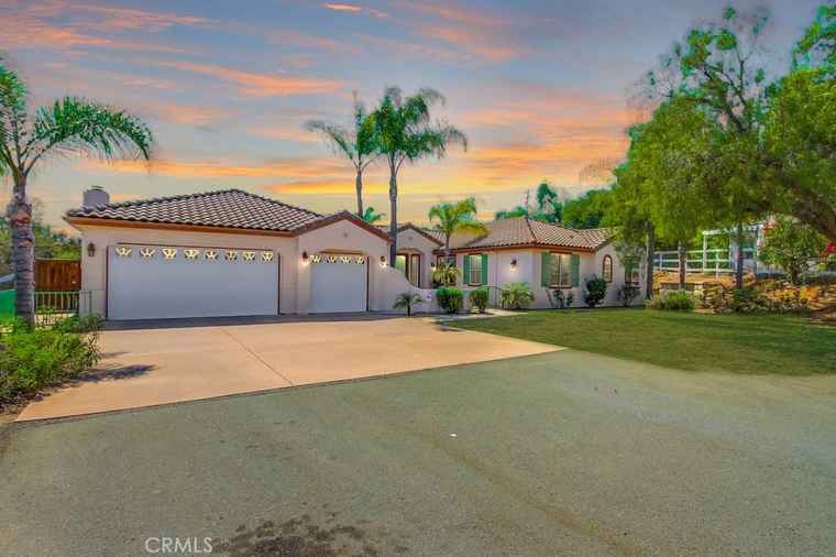 Photo of 731 Oak Glade Dr Fallbrook, CA 92028