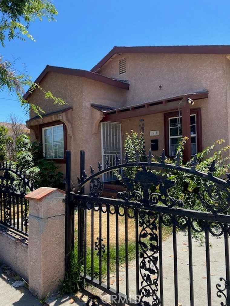 Photo of 1618 W Burnett Long Beach, CA 90810
