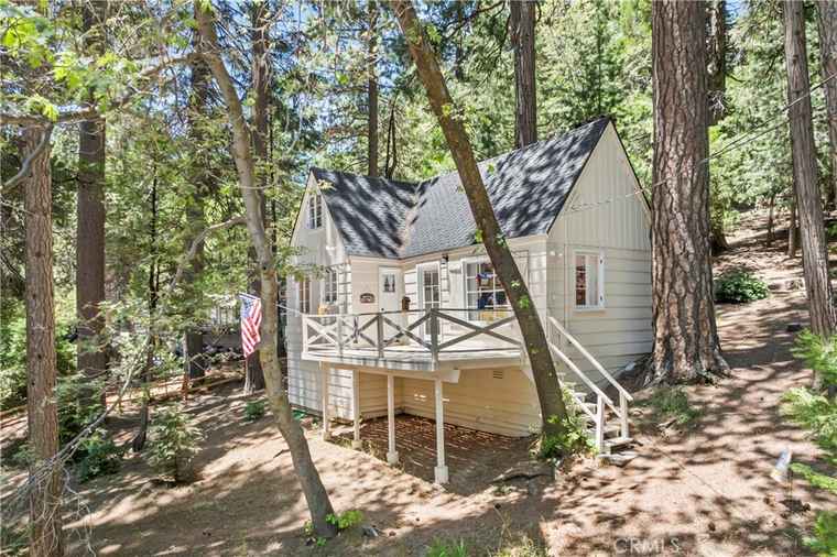 Photo of 444 Shady Rd Lake Arrowhead, CA 92352