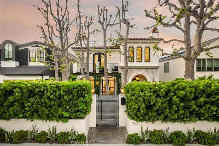 Photo of 717 35th St Manhattan Beach, CA 90266