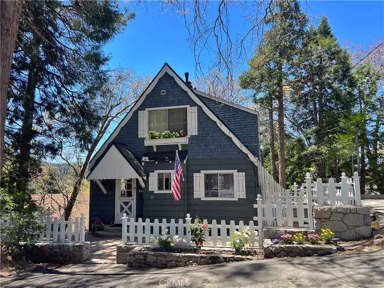 Photo of 244 Manzanita Dr Lake Arrowhead, CA 92352