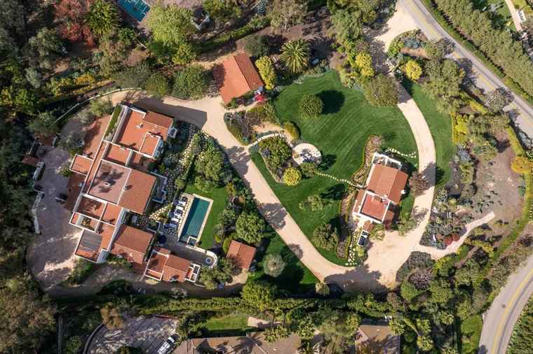 Photo of 17484 El Vuelo Rancho Santa Fe, CA 92067