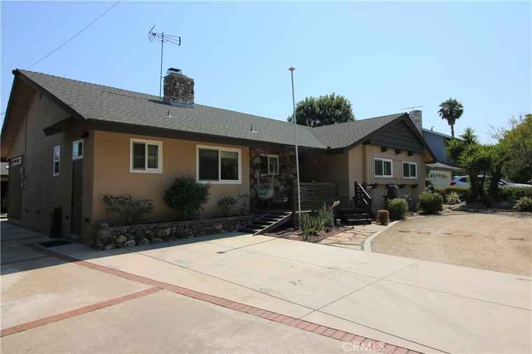 Photo of 874 W 19th St Upland, CA 91784