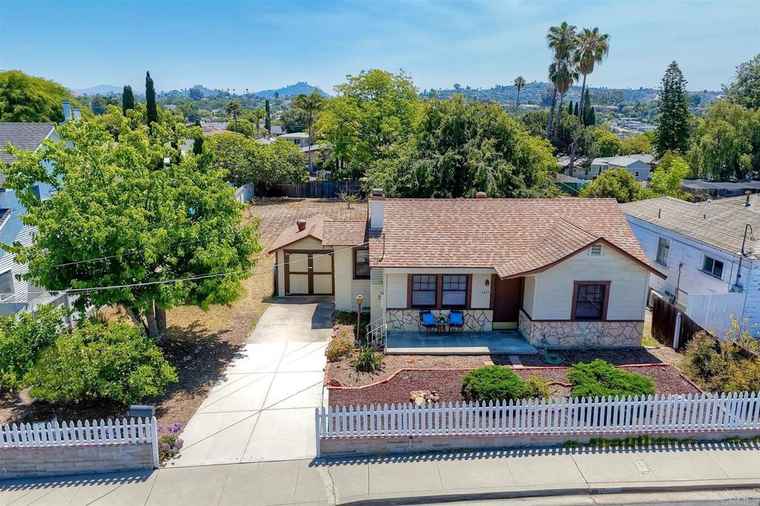 Photo of 4693 71 St La Mesa, CA 91942