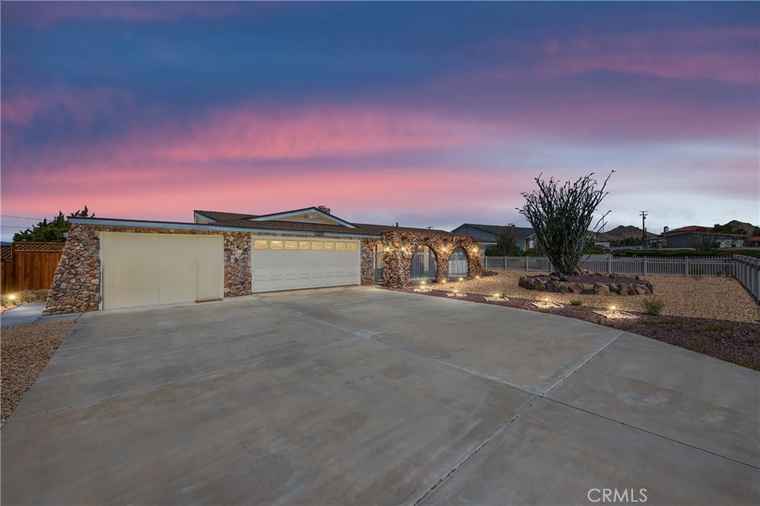 Photo of 16048 Wintun Rd Apple Valley, CA 92307