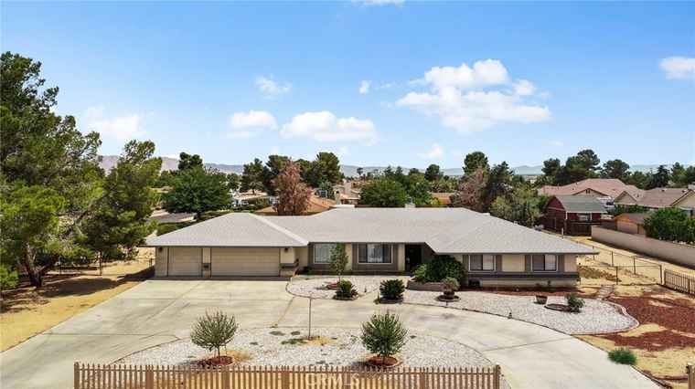 Photo of 18969 Shoshonee Rd Apple Valley, CA 92307