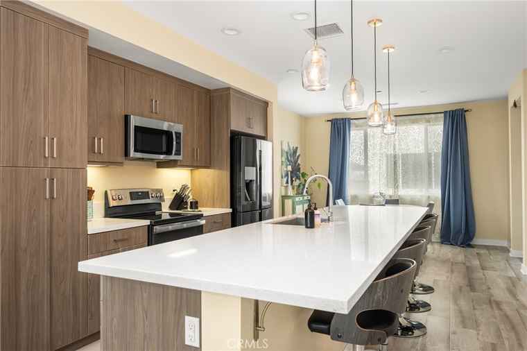 Photo of 9916 Artesia Blvd #405 Bellflower, CA 90706