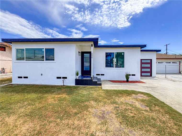 Photo of 434 W Poplar St Compton, CA 90220