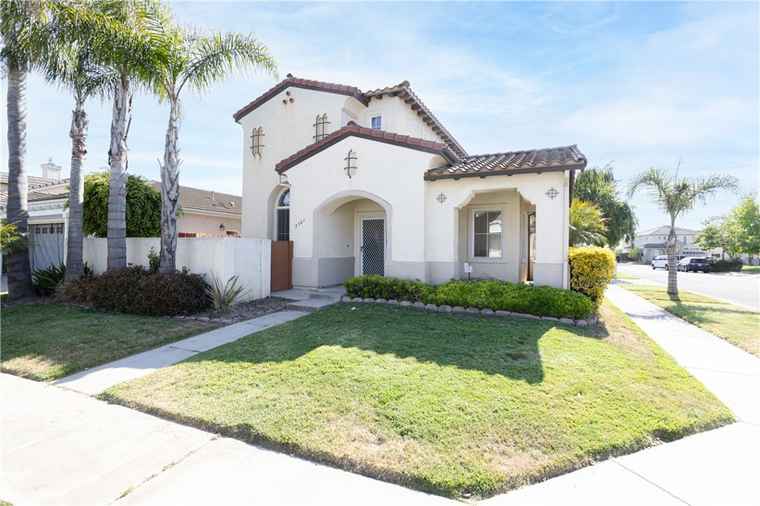 Photo of 2501 Ellen Ln Santa Maria, CA 93455