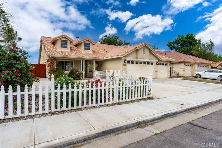 Photo of 2083 Hastings Dr Los Banos, CA 93635
