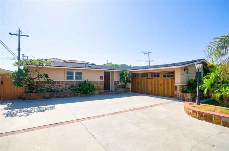 Photo of 8757 Los Altos Dr Buena Park, CA 90620