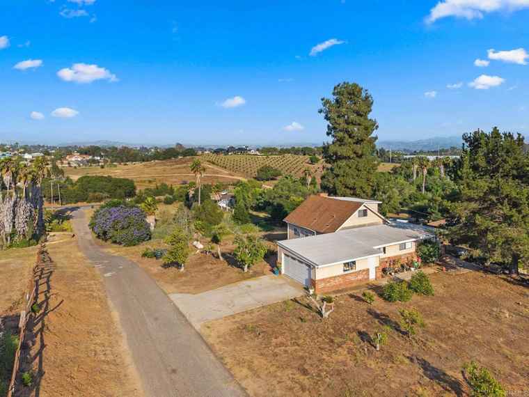 Photo of 3341 Olive Hill Rd Fallbrook, CA 92028
