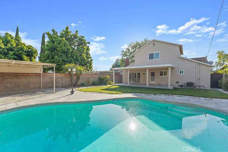 Photo of 10530 Lesterford Ave Downey, CA 90241