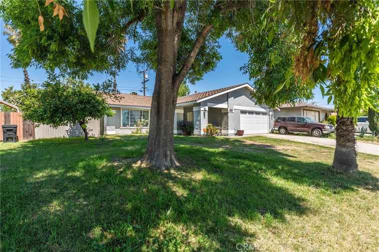 Photo of 860 3rd St Rialto, CA 92376
