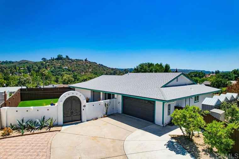 Photo of 12919 Evalyn Pl Poway, CA 92064