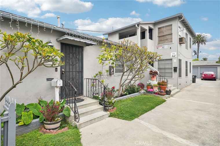 Photo of 494 Almond Ave Long Beach, CA 90802