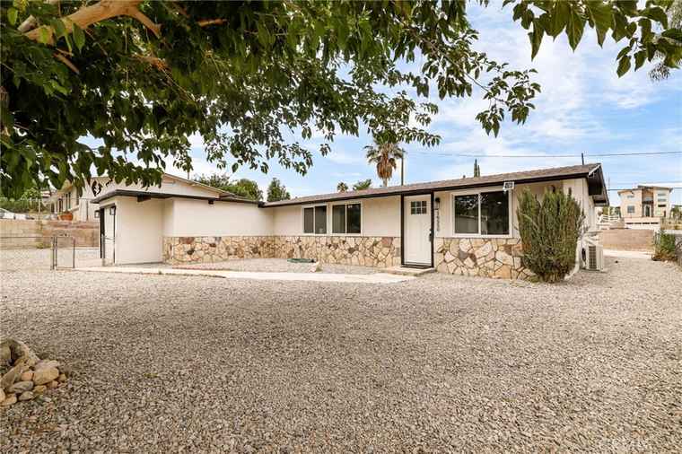 Photo of 16550 Don St Victorville, CA 92395