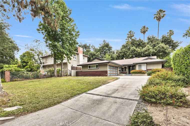 Photo of 407 W Orange Grove Ave Sierra Madre, CA 91024