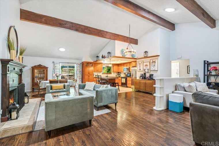 Photo of 1043 Cypress Dr Vista, CA 92084