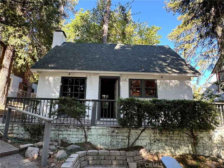 Photo of 418 Forest Ln Crestline, CA 92325