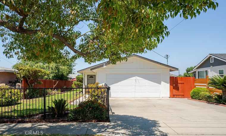 Photo of 207 N Pasadena Ave Azusa, CA 91702