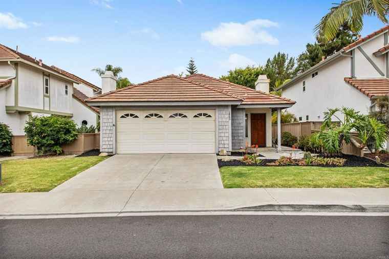 Photo of 1863 Teakwood Way Vista, CA 92081