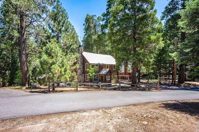 Photo of 25837 Sunset Loop Twin Peaks, CA 92391