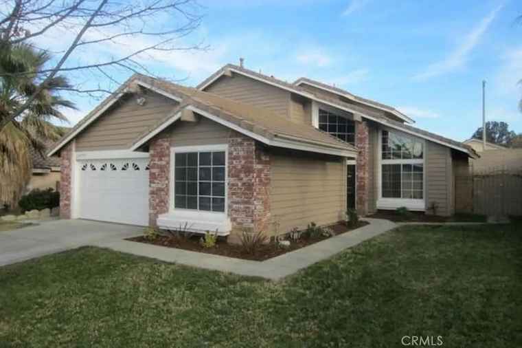 Photo of 32770 Royal Oak Ln Lake Elsinore, CA 92530