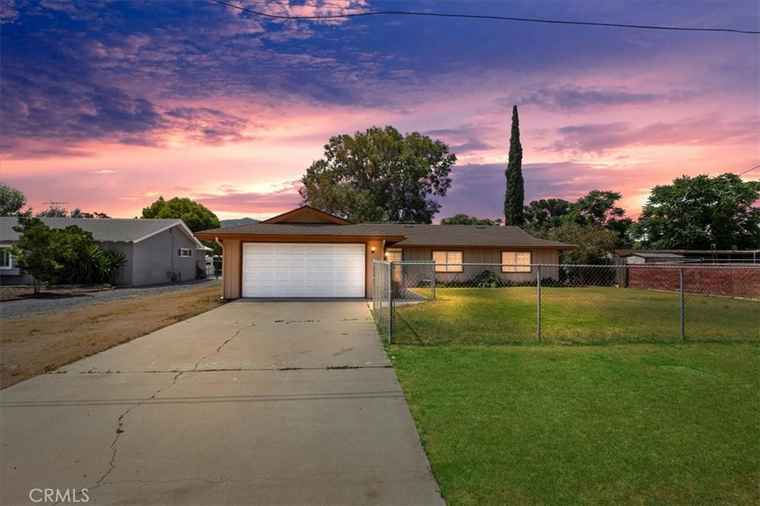 Photo of 678 Winchester Dr Norco, CA 92860