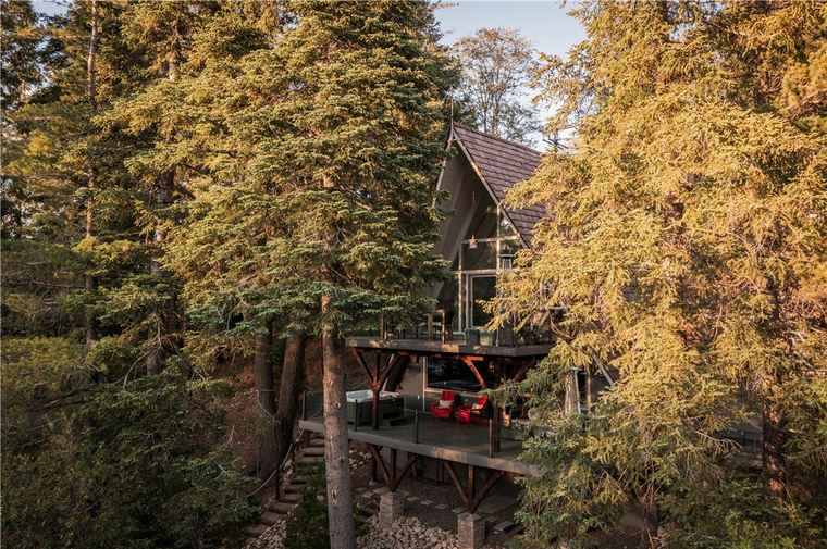 Photo of 161 Rocky Point Rd Lake Arrowhead, CA 92352
