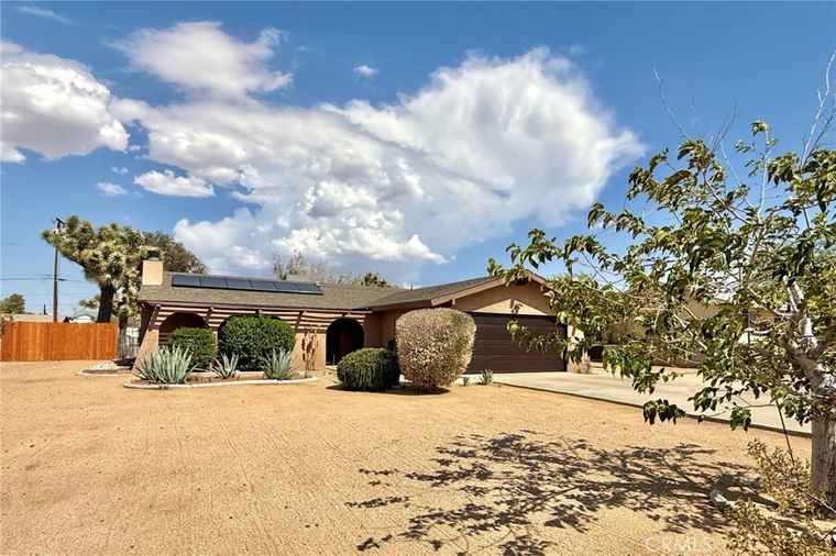 Photo of 7157 La Habra Ave Yucca Valley, CA 92284