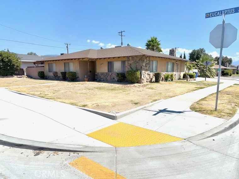 Photo of 1431 N Eucalyptus Ave Rialto, CA 92376
