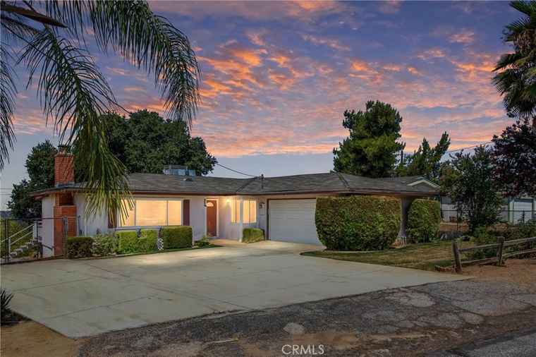 Photo of 33540 Washington Dr Yucaipa, CA 92399