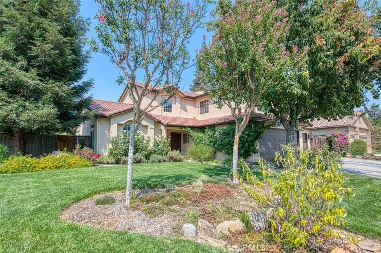 Photo of 365 W Goshen Ave Clovis, CA 93611