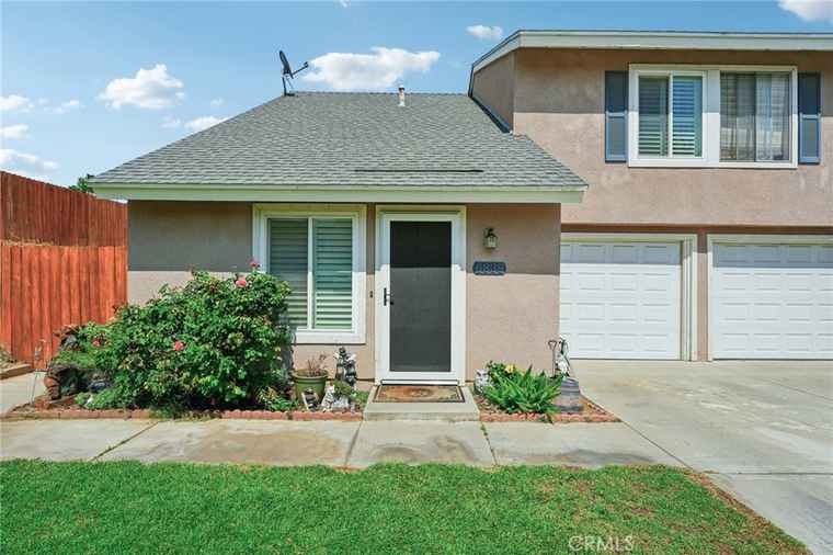 Photo of 6838 John Dr Jurupa Valley, CA 92509