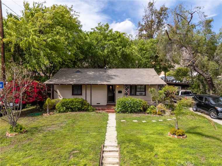 Photo of 1655 E Woodbury Rd Pasadena, CA 91104