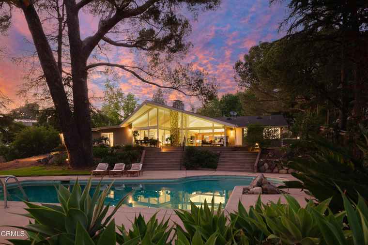 Photo of 5445 La Crescenta Ave La Crescenta, CA 91214