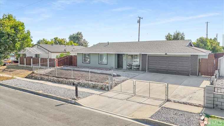 Photo of 806 S Sandalwood Ave Bloomington, CA 92316