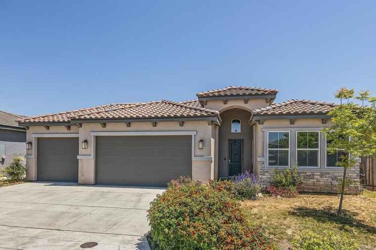 Photo of 885 Rubicon Ave Madera, CA 93637