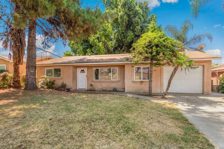 Photo of 27141 Millar St Highland, CA 92346