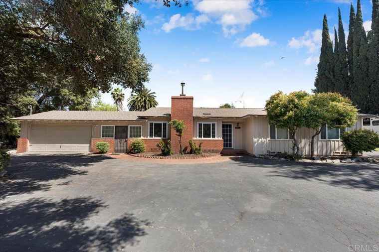 Photo of 8971 Lakeview Rd Lakeside, CA 92040