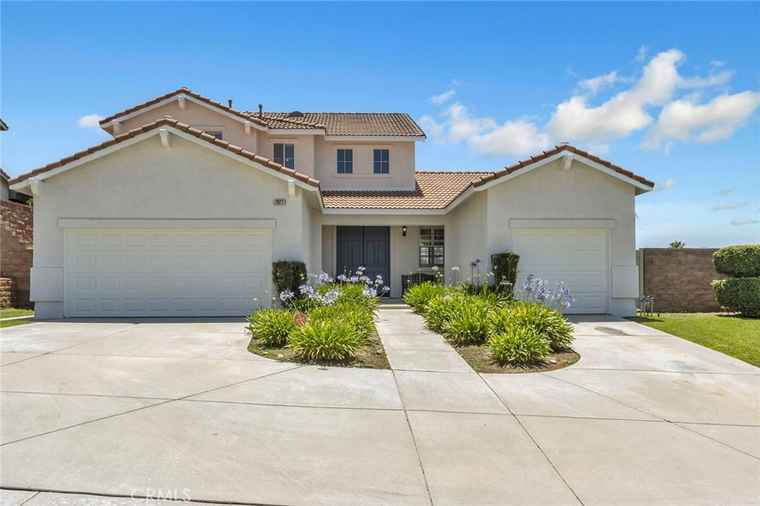 Photo of 7627 Alta Vis Highland, CA 92346