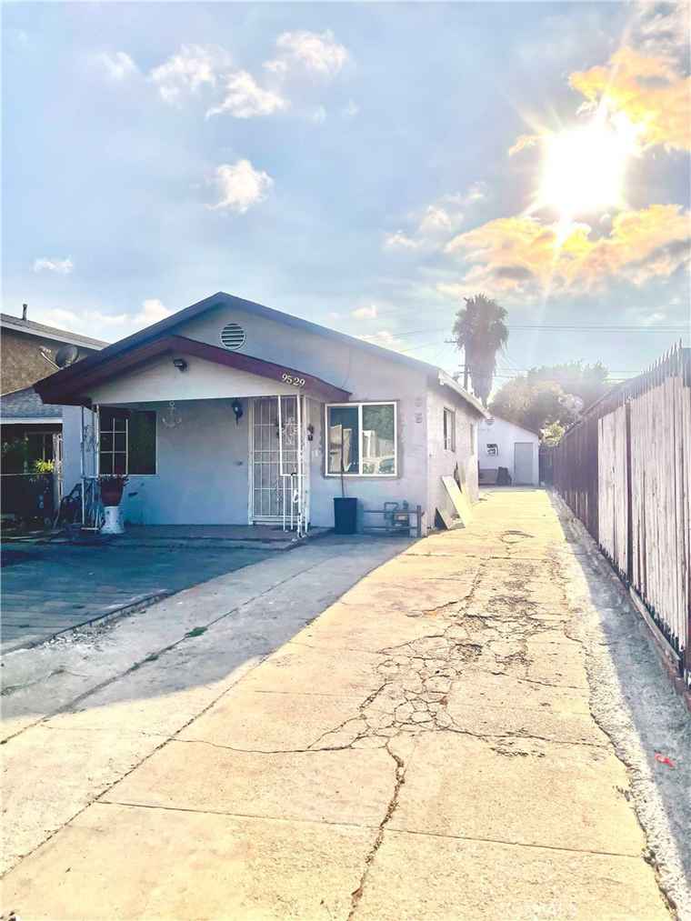 Photo of 9526 San Juan Ave South Gate, CA 90280