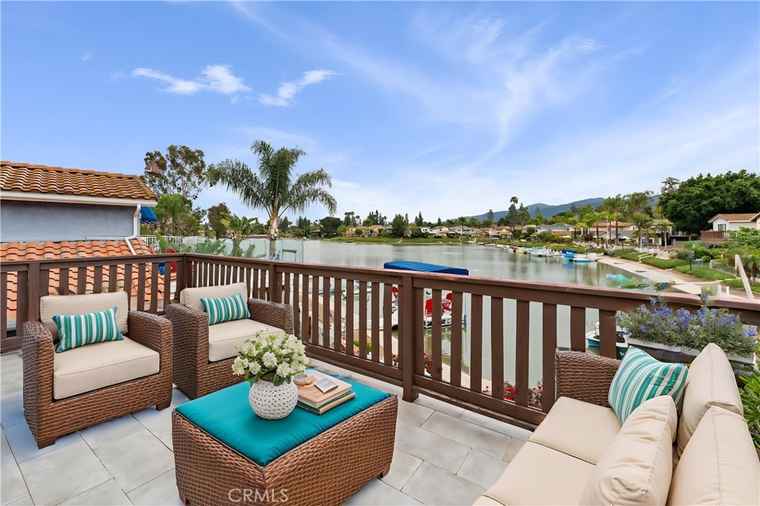 Photo of 1558 Camelot Dr Corona, CA 92882