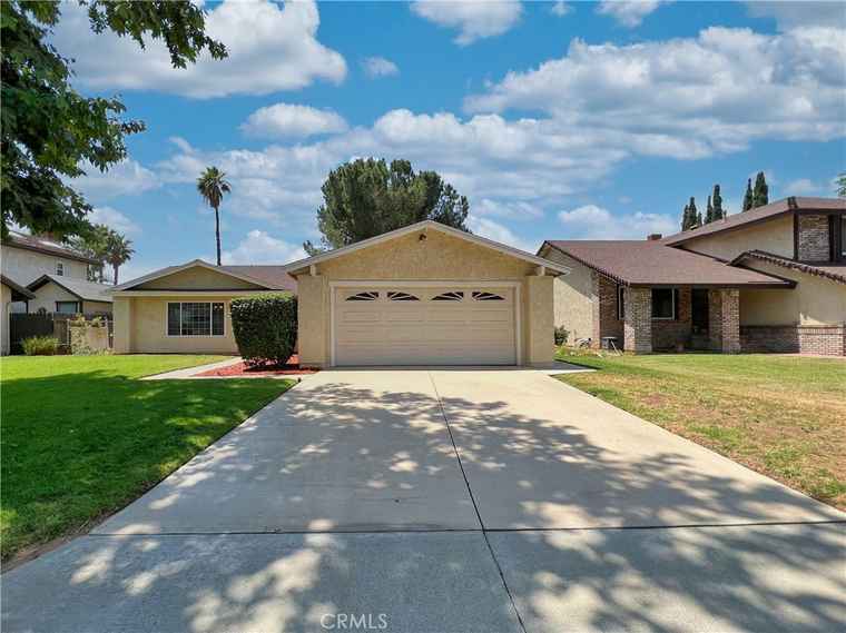 Photo of 5833 Palencia Dr Riverside, CA 92509