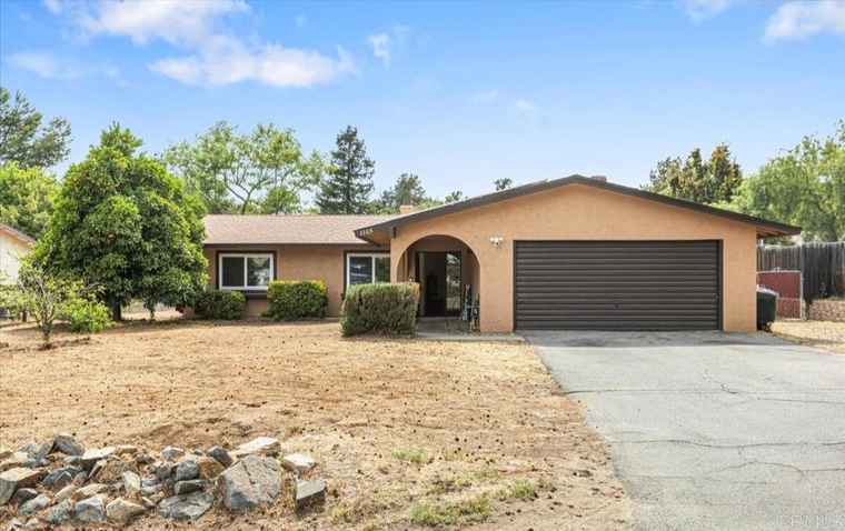 Photo of 1105 Via Prado Fallbrook, CA 92028