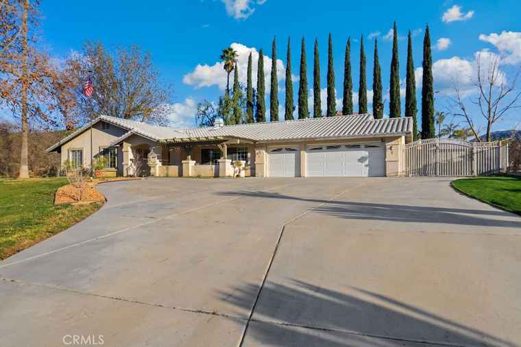Photo of 2509 S Mccarty Dr Colton, CA 92324