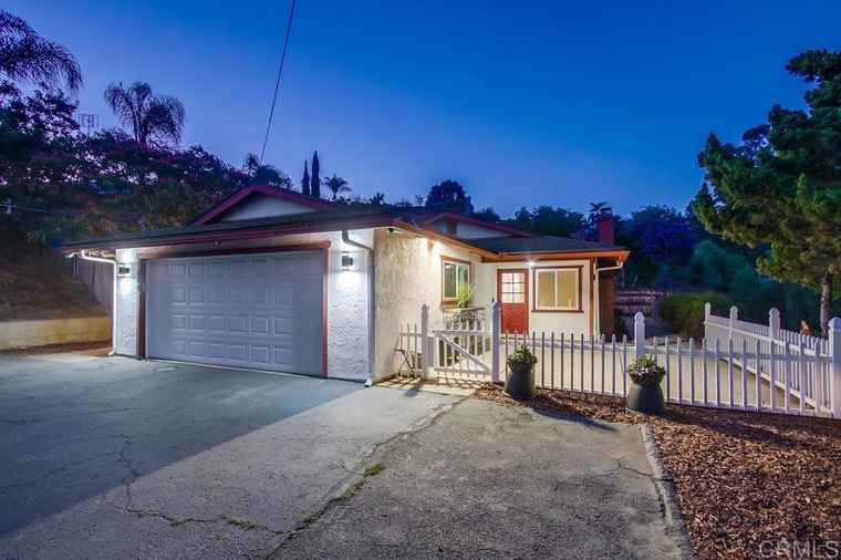 Photo of 444 Victoria Pl Vista, CA 92084