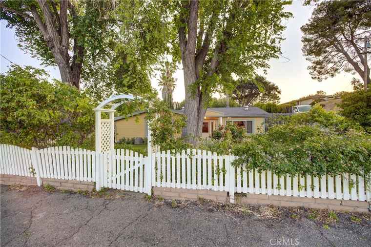 Photo of 149 Vine St Paso Robles, CA 93446