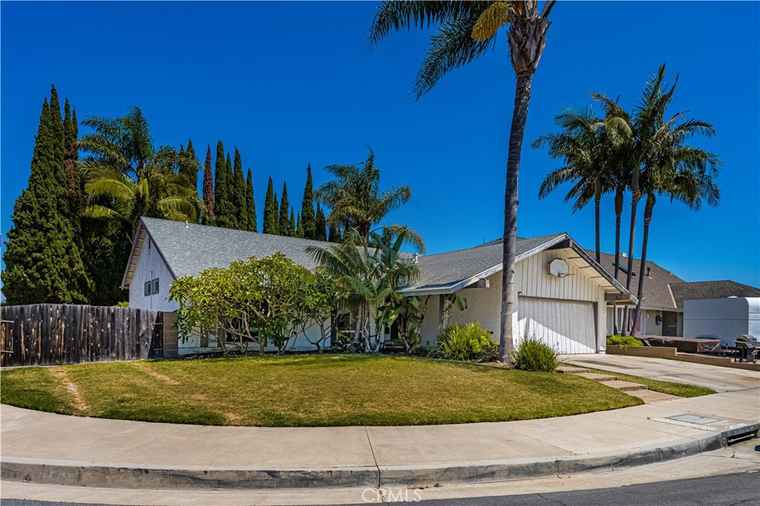 Photo of 20532 Paisley Ln Huntington Beach, CA 92646